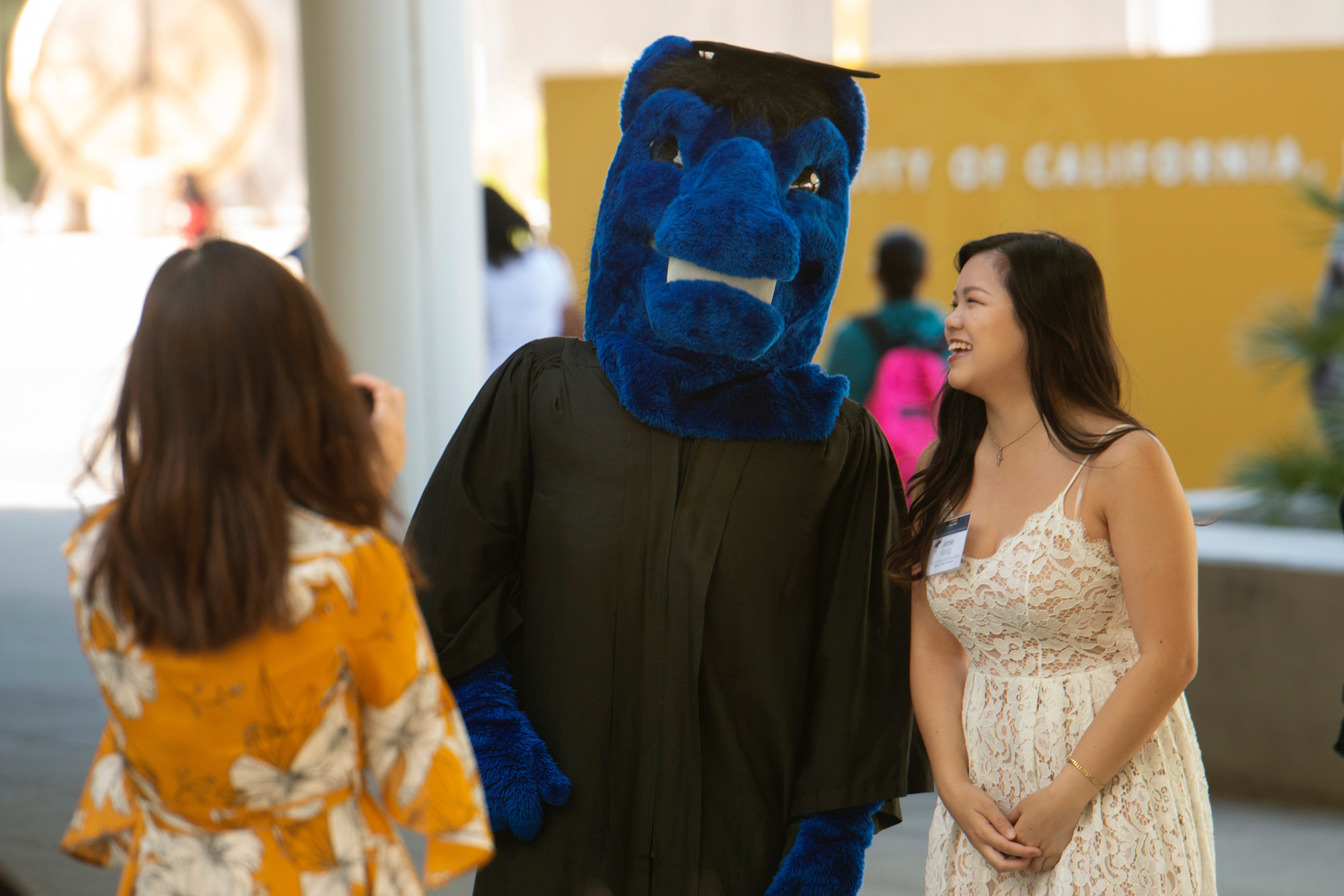 Student taking photo with UC Davis mascot