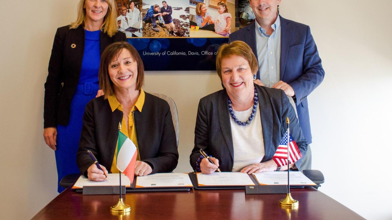 Pictured (l-r) Triona McCormack, UCD Director of Research, Prof. Dolores O’Riordan, UCD; Dr Joanna Regulska, UC Davis and Dr Paul Dodd, UC Davis. Triona McCormack and Joanna Regulska sign partnership