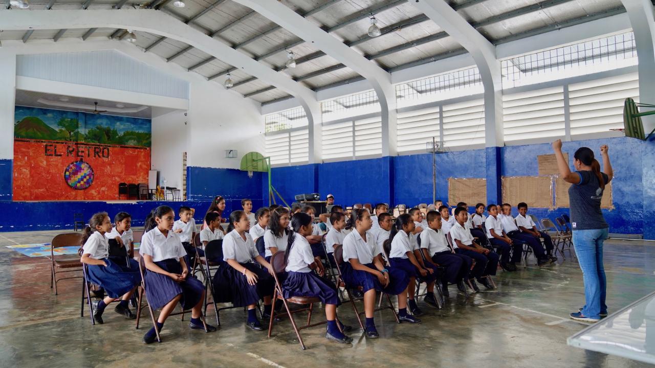 2016-17 UC Davis Hubert H. Humphrey Fellow Itzel Morales presenting at a school in Panama in 2018. Itzel Morales speaking to group of students