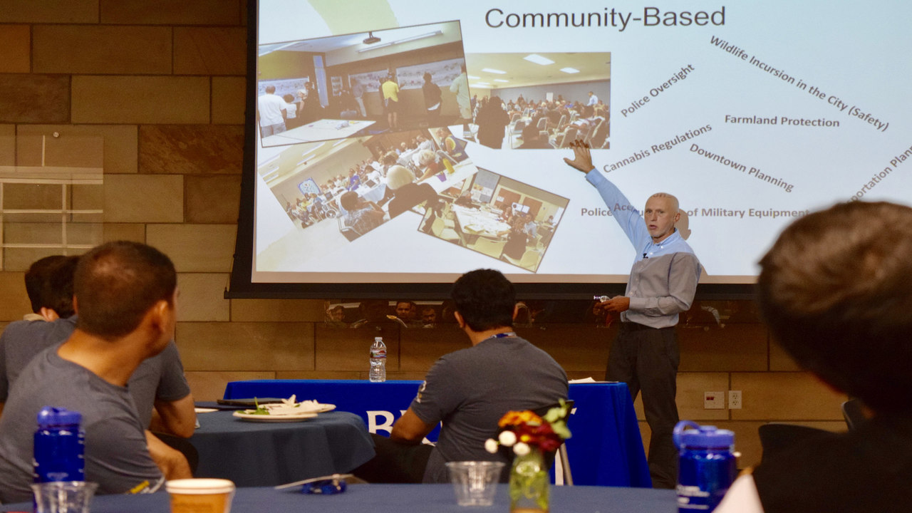 Robb Davis advises students