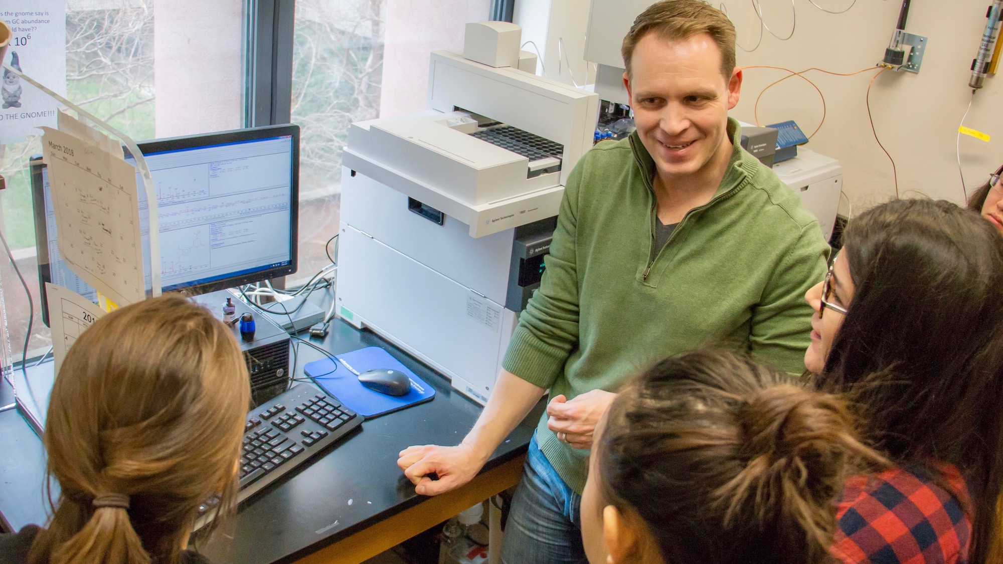 Zerbe explaining GC-MS analysis to students from his Course-based Undergraduate Research Experience (CURE)