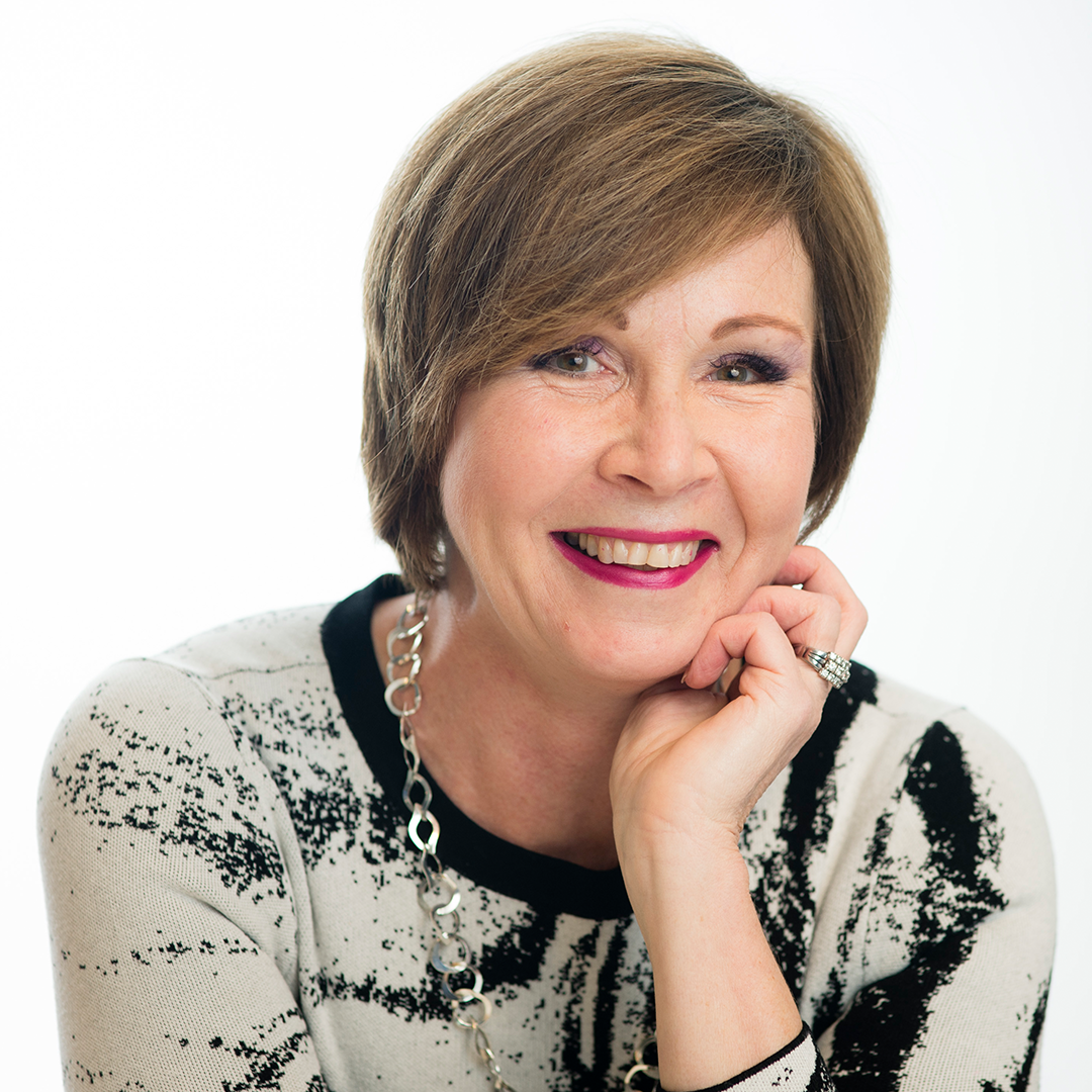 Sari Lindlom headshot