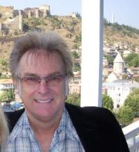 Earl Carstens headshot