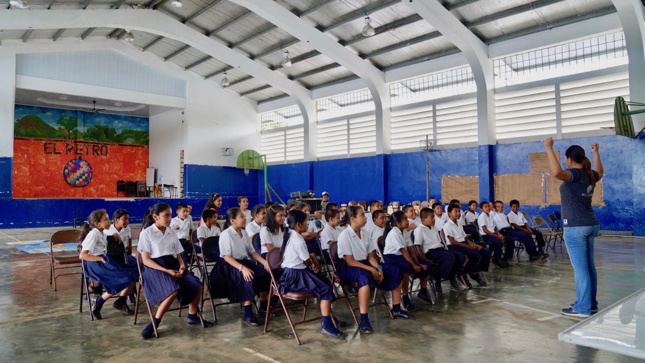 2016-17 UC Davis Hubert H. Humphrey Fellow Itzel Morales presenting at a school in Panama in 2018. Itzel Morales speaking to group of students