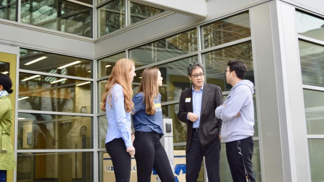 Wesley Young speaks with students outside the UC Davis International Center. Bonnie Shea/Courtesy photo Wesley Young with students