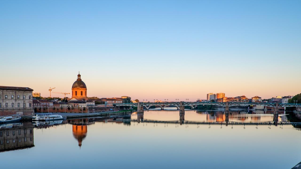 The view of the Garonne River that flows through Toulouse before morning meetings. The view of the Garonne River that flows through Toulouse before morning meetings.